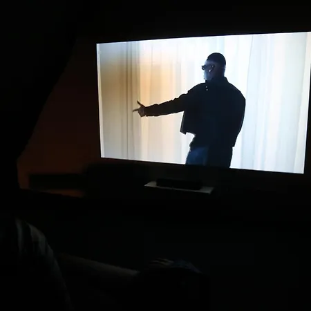 Blk - Cinema Et Privatifs * Μπουλόν-Σιρ-Μερ